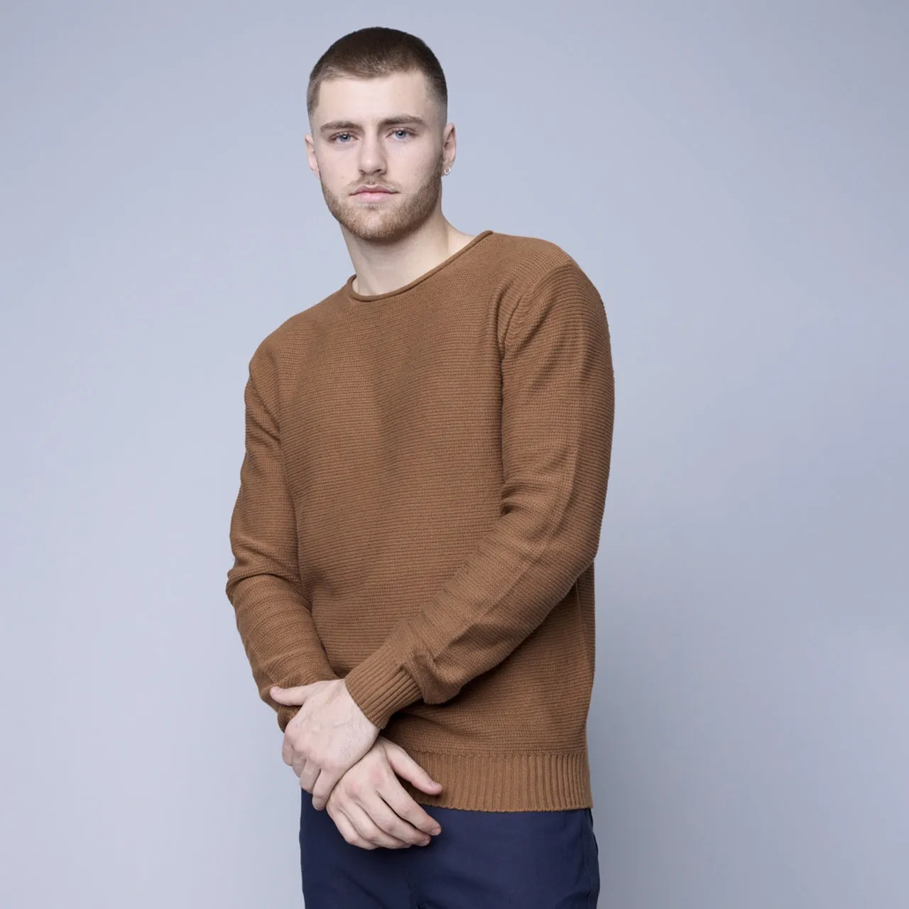 HEDGE MEN'S TEXTURED ROLL NECK SWEATER - RUBBER
