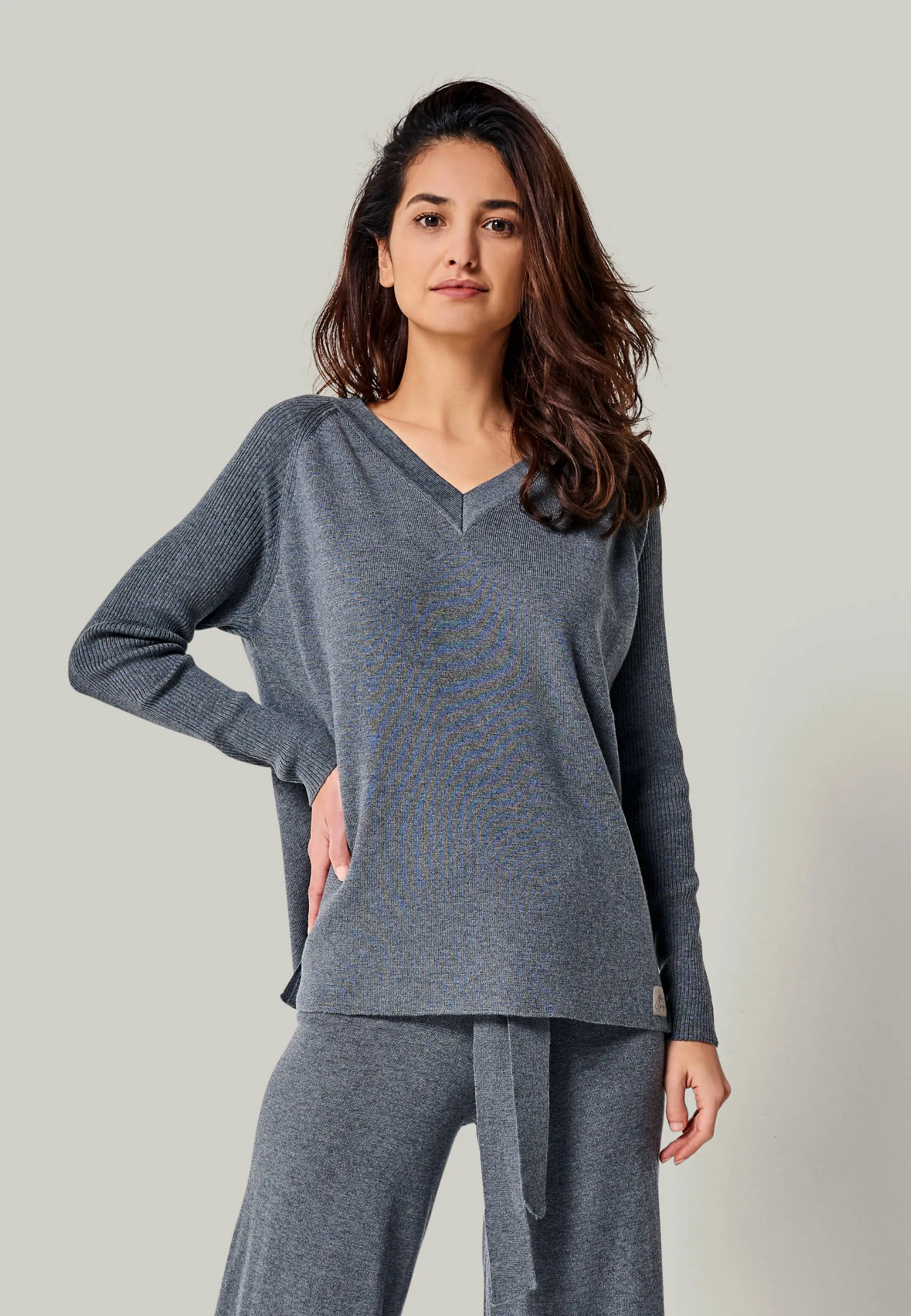 PULLOVER DORINA - Merino Pullover mit V-Ausschnitt