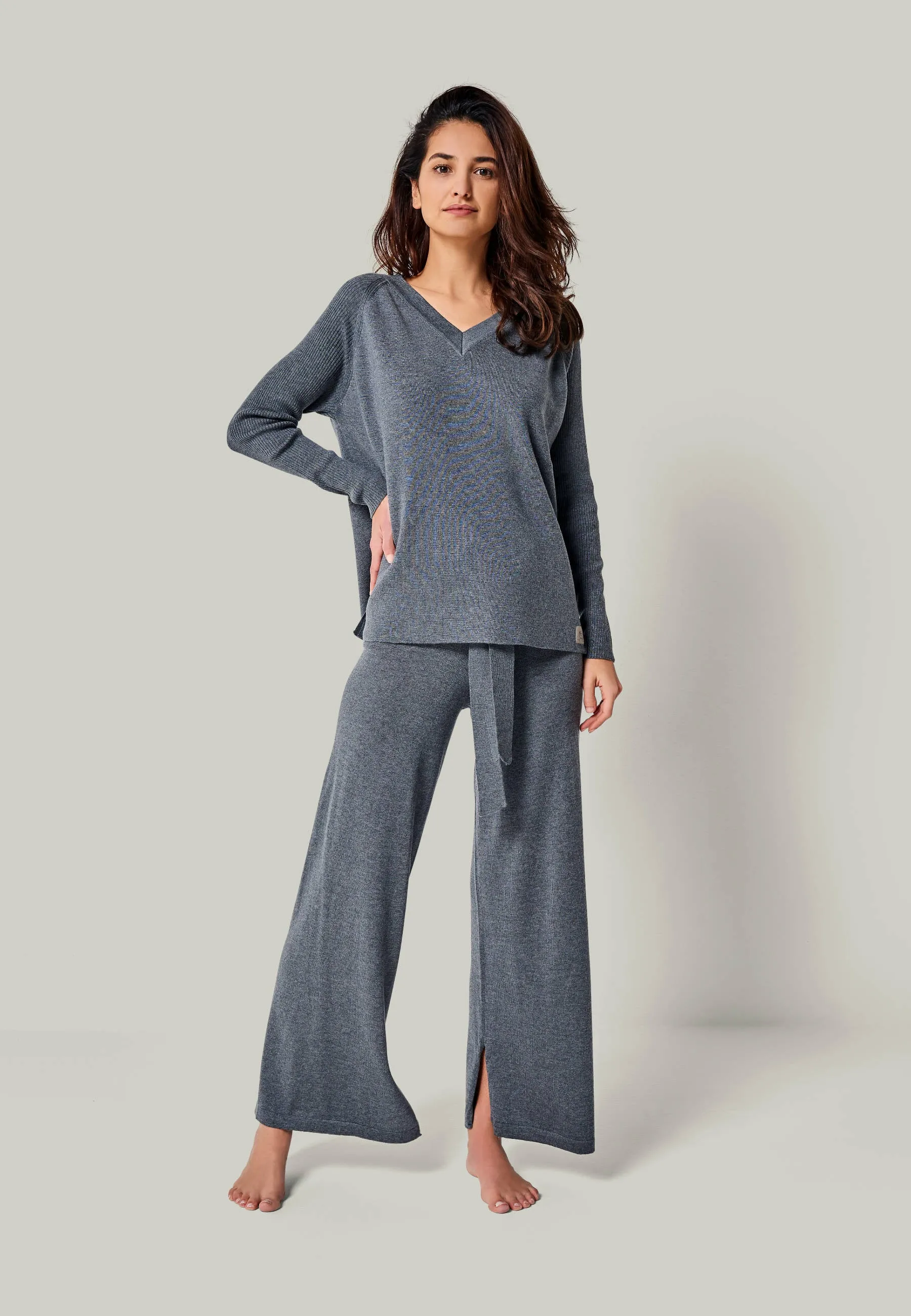 PULLOVER DORINA - Merino Pullover mit V-Ausschnitt