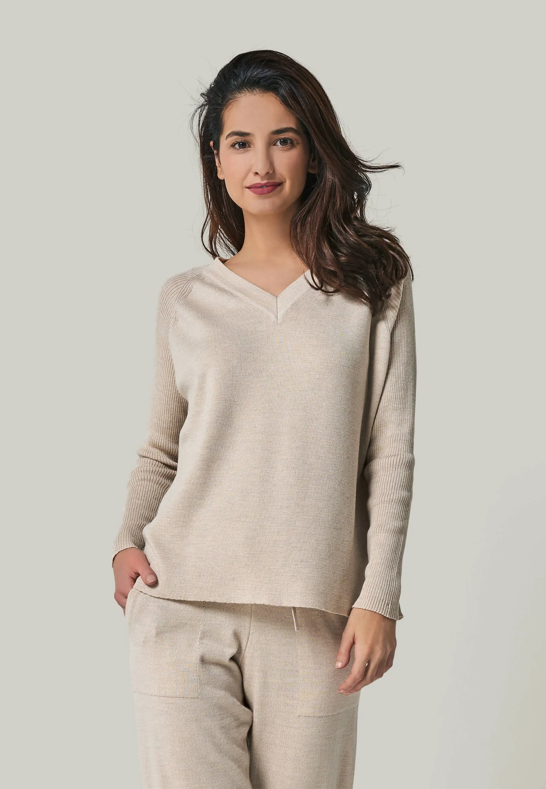 PULLOVER DORINA - Merino Pullover mit V-Ausschnitt