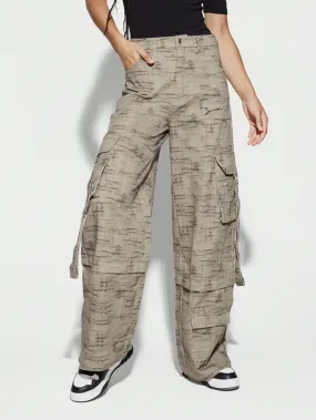 SUMWON WOMEN Straight Fit Multi Pocket All Over Printed Twill Cargo Short